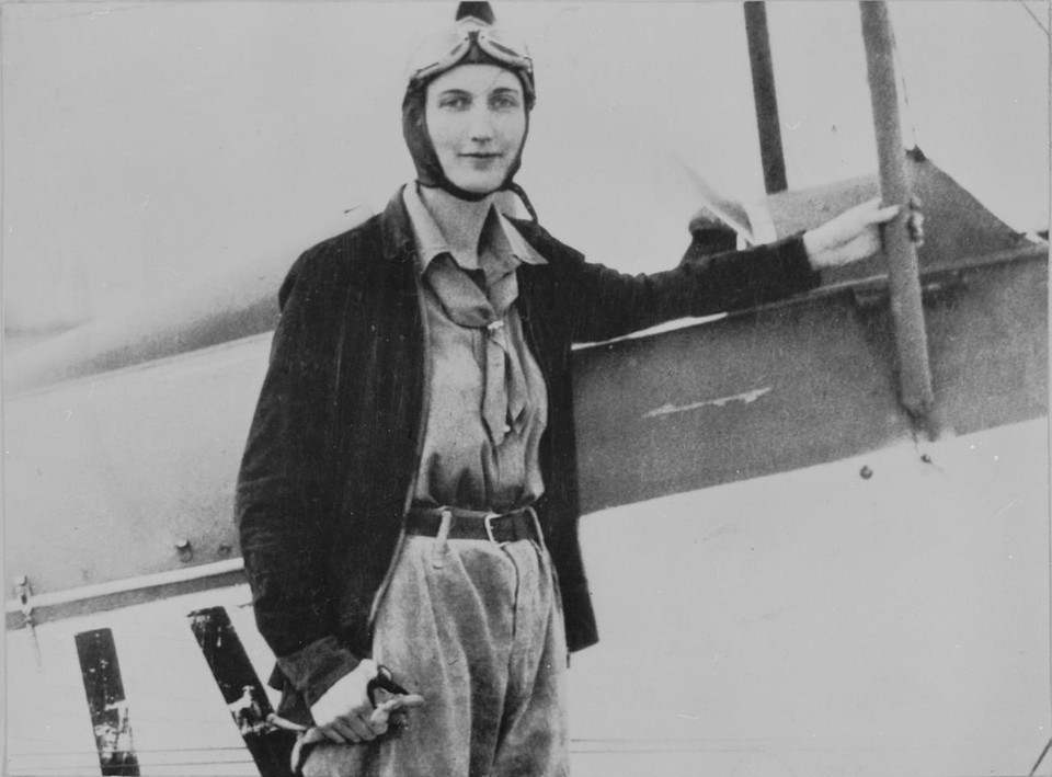 Beryl Markham standing beside her airplane